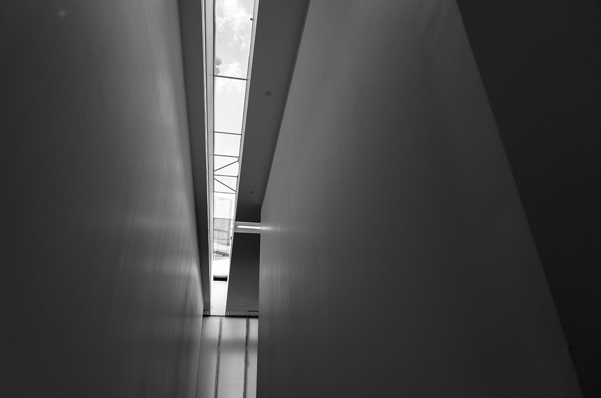 意甲：米兰1比1战平佛罗伦萨，赛后媒体点名批评了埃斯图皮尼安的表现